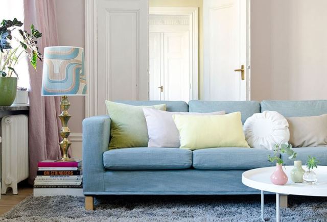 Голубой диван в интерьере: с чем сочетать - фото8