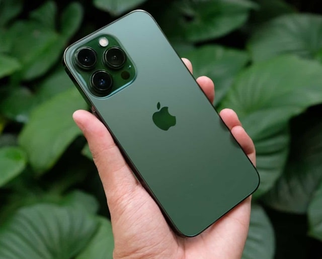 Почему стоит обратить внимание на бывшие в употреблении iPhone 13 Pro - фото1