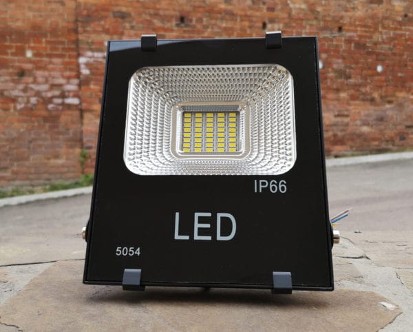 Светодиодный LED прожектор: что это такое и как работает - фото1