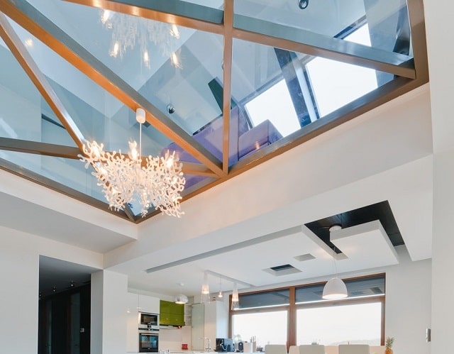 Потолок в квартире: 10 вариантов и видов отделки во время ремонта - Стекло или зеркало