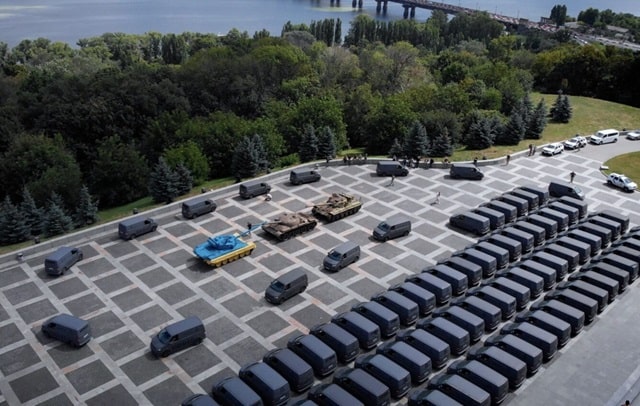 Фонд MK Foundation передав 100 мікроавтобусів Volkswagen для посилення українських прикордонників на передовій - фото2