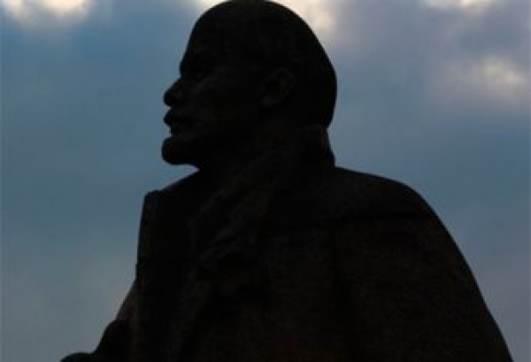 Вандалы ночью пытались разбить Ильича в Стрелковом 