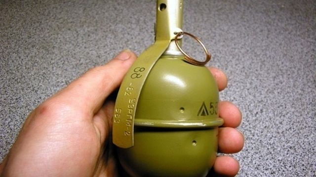 Житель Новотроицка отправился на прогулку с боевой гранатой