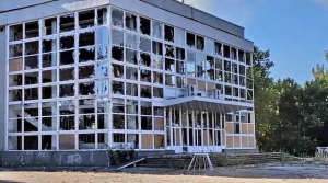 Россияне ударила бомбой по Дворцу молодежи в Херсоне
