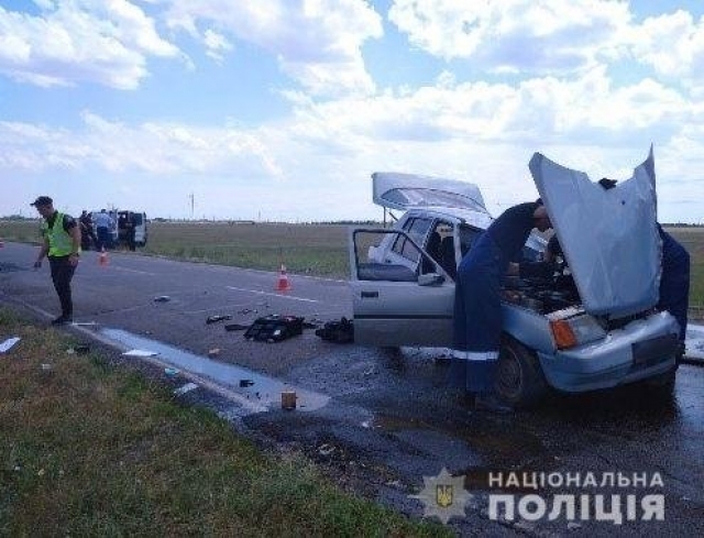 В лобовом столкновении мотоцикла с автомобилем погибли три человека