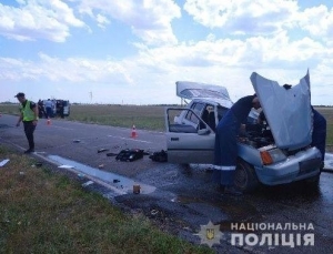 В лобовом столкновении мотоцикла с автомобилем погибли три человека