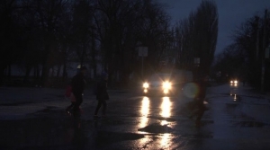 В Херсоне под колеса автомобиля попали двое детей