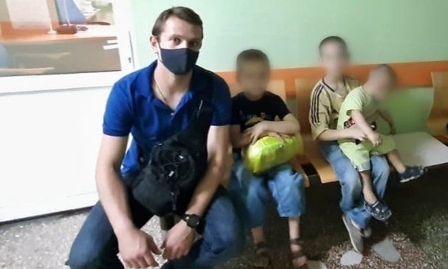 Многодетная мать оставила маленьких детей одних