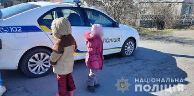 В Бериславском районе у пьющих родителей забрали маленьких дочерей