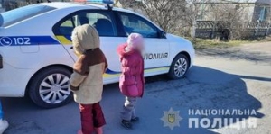 В Бериславском районе у пьющих родителей забрали маленьких дочерей