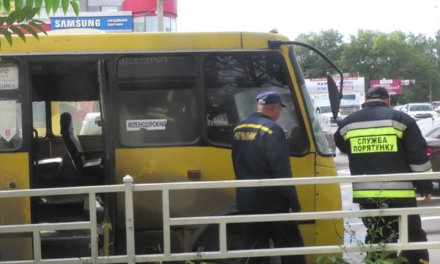 В Херсоне горел маршрутный автобус