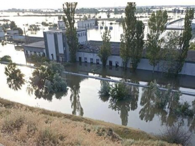 Под водой оказался осетровый завод в селе Днепровское