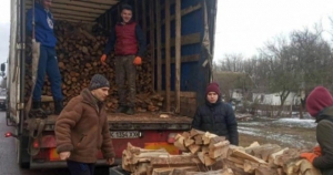 Жители Ровенщины передали дрова для селян Херсонской области
