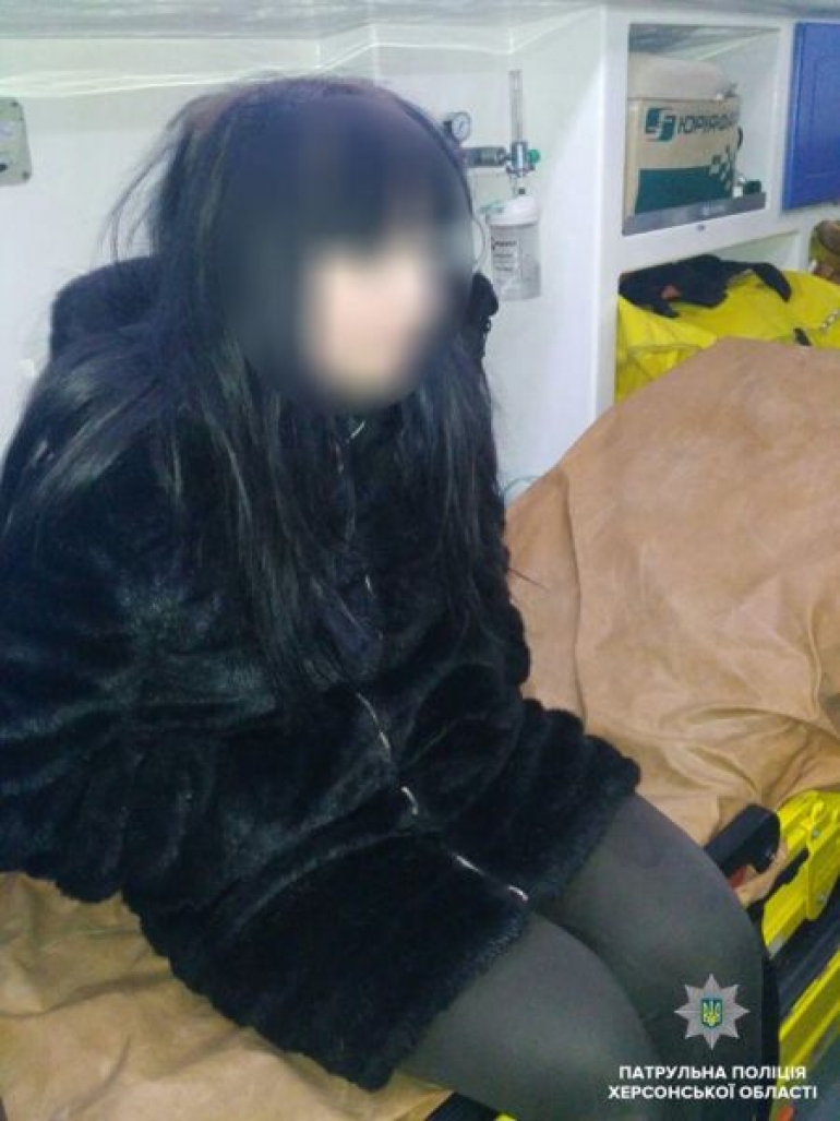 Медики и полицейские спасли девушку от непоправимого шага