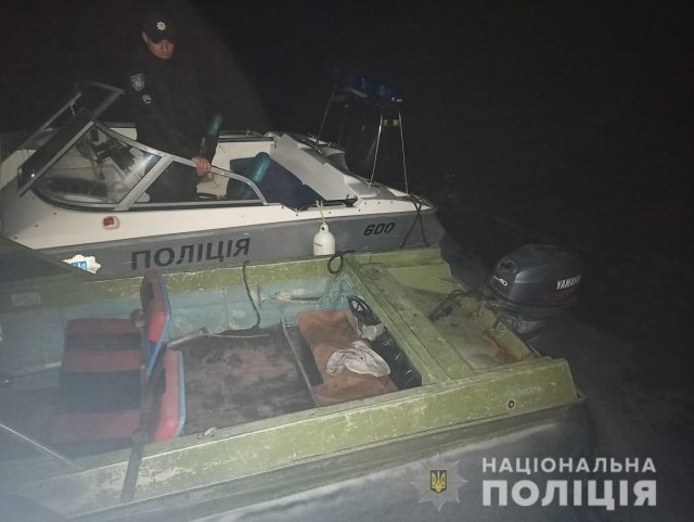 Полицейские разыскали украденную в речном порту лодку