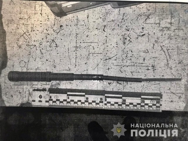 Двое жителей Херсона ранили ножом подростка и избили его отца