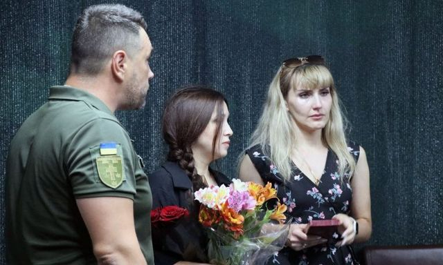 Семьям погибших херсонских полицейских вручили ордена «За мужество»