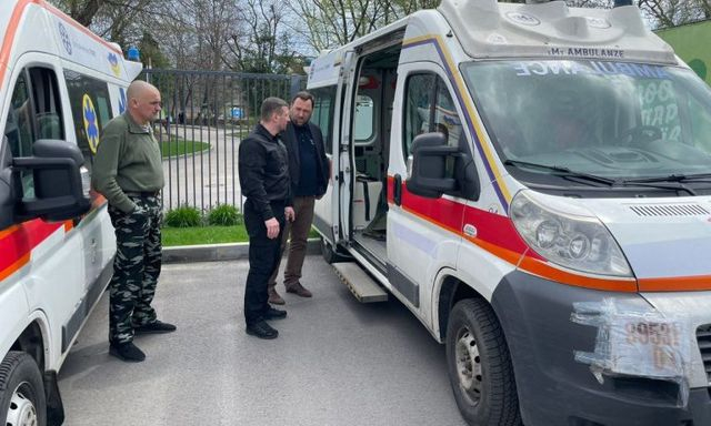 БФ «Круг» подарил Херсонщине две машины скорой помощи
