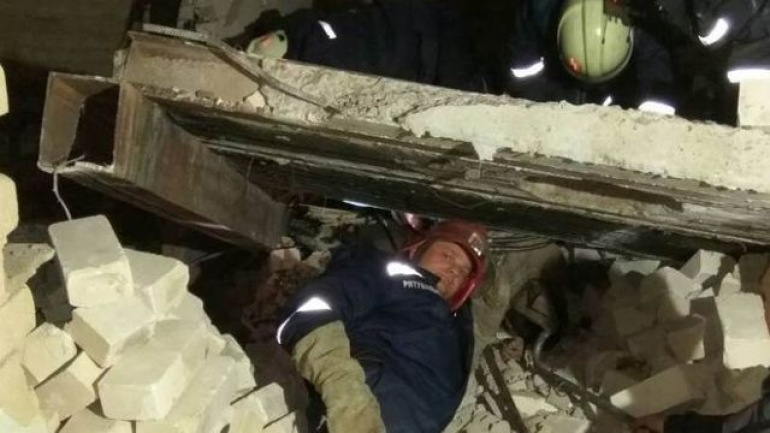 Личность погибшего под завалами мужчины пока не удалось установить