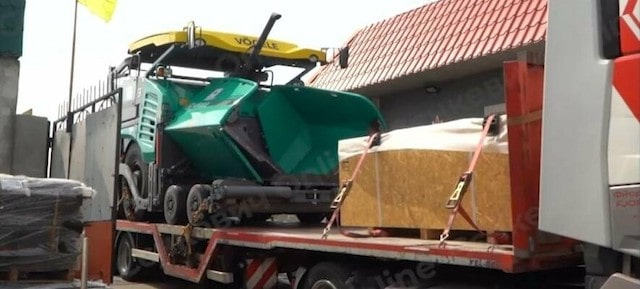 Херсонские коммунальщики получили спецтехнику от японских партнеров