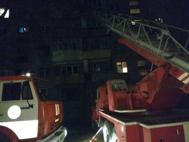 Жильцы многоэтажного дома провели Новогоднюю ночь на улице