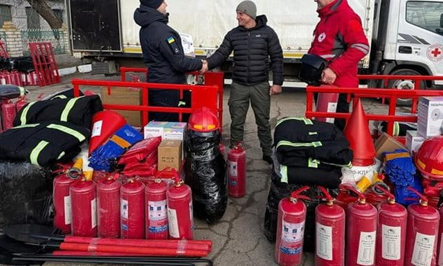 11 громад области получили снаряжение для пожарных команд от УКК