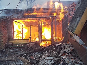 Во время пожара в дачном домике погиб мужчина