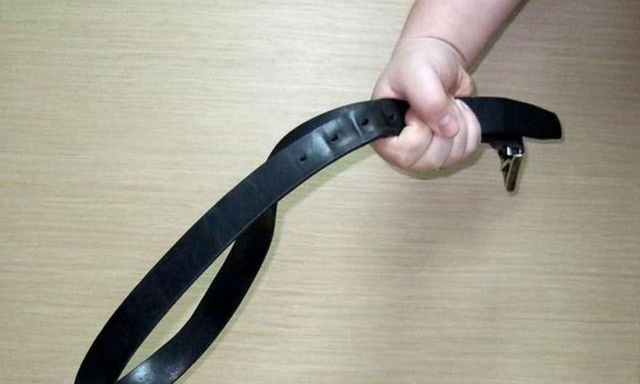 Женщина избила свою 12-летнюю дочь – соседи вызвали полицию