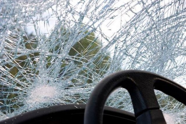 Водитель остановил автобус, у которого отскочило колесо