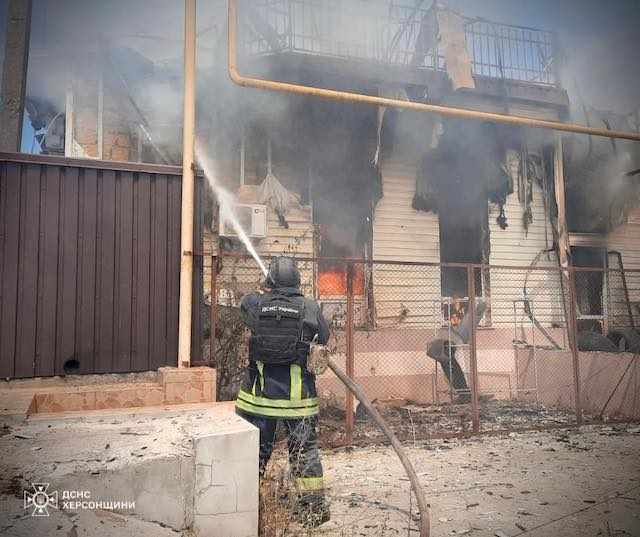 Пожарные за сутки ликвидировали 14 пожаров, спровоцированных российским обстрелами