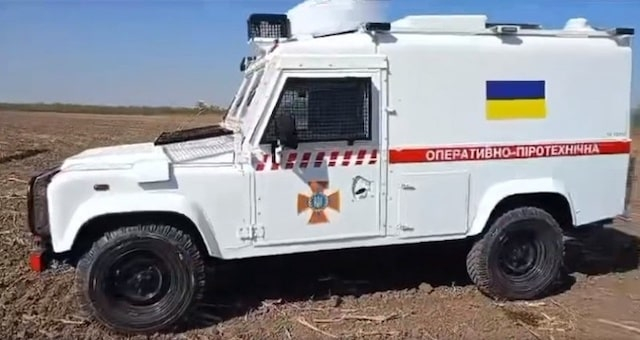 Пиротехники в Херсонской области получили бронированные автомобили