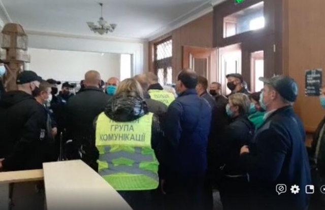Пока обсуждается вопрос об открытии рынков, фермеры перепахивают поля
