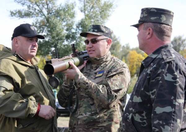 На Совете обороны военные показали очередное шоу для чиновников 