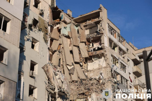 Близнецам, потерявшим маму во время попадания в квартиру авиабомбы, окажут помощь