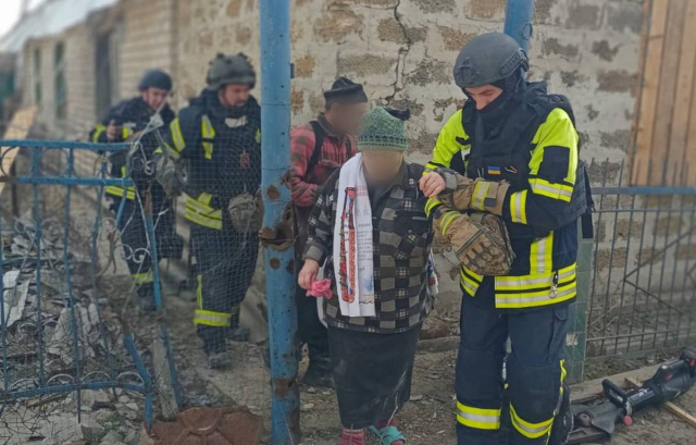 Удар дрона заблокировал людей в доме – на помощь пришли спасатели