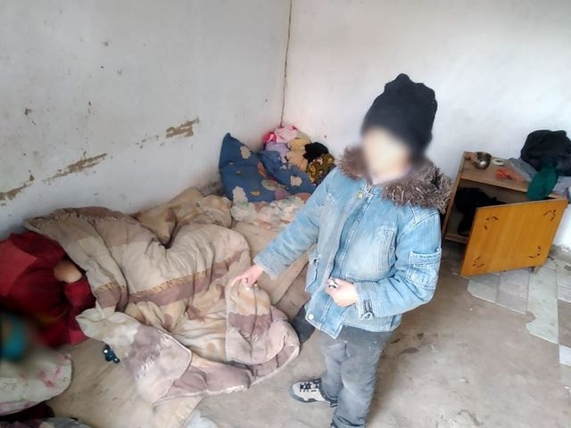 На Херсонщине 7-летний ребенок жил в сарае