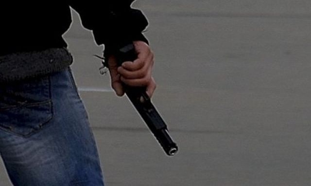 Приятели устроили стрельбу по мишеням рядом с прокуратурой