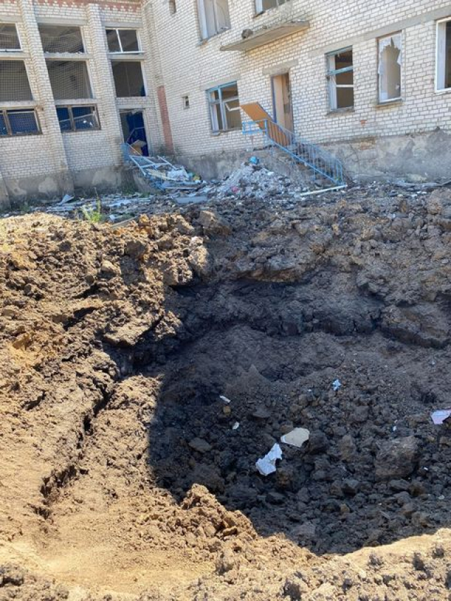 В результате обстрела в Нововоронцовке повреждена школа
