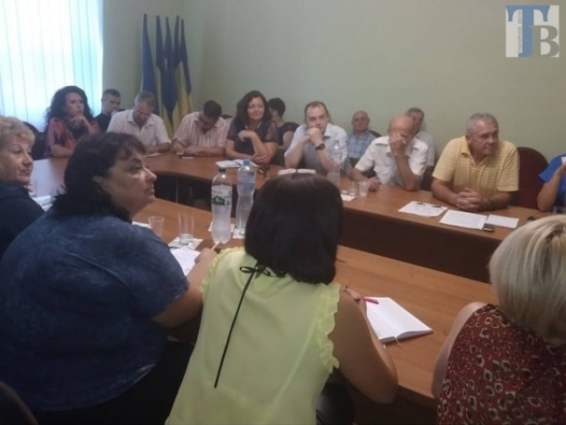 Денег на зарплаты учителям в Новой Каховке хватит на 2,5 месяца