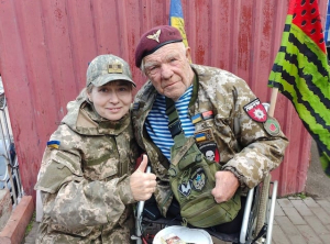 Херсонский волонтер дядя Гриша собрал донаты и купил 20 FPV-дронов для ВСУ