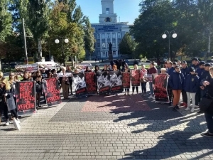 В Херсоне защитники животных протестовали против уничтожения бездомных животных