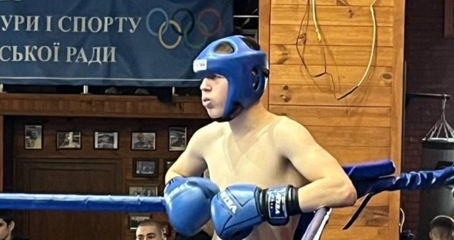 Юный спортсмен из Геническа стал чемпионом по кикбоксингу