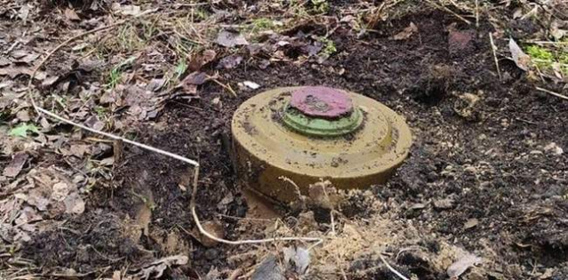Волонтерский автомобиль подорвался на мине - погиб сотрудник полиции, ранены 4 человека