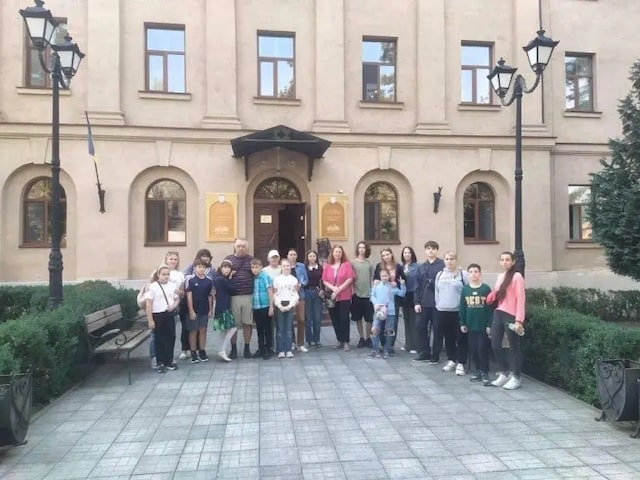 В Николаеве для детей-переселенцев из Херсона провели экскурсию