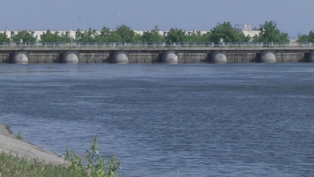 Трагедия в Магдалиновке – в канал упала машина, погибли водитель и двое детей
