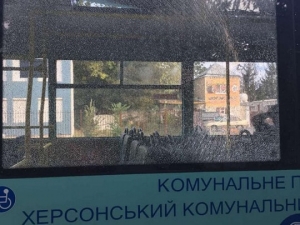 В областном центре неизвестный обстрелял автобусе на маршруте № 6