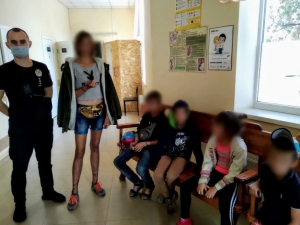 Пятерых детей изъяли у матери и ее старшей дочери