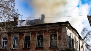 В результате обстрела погиб работник автопредприятия, разрушена музыкальная школа