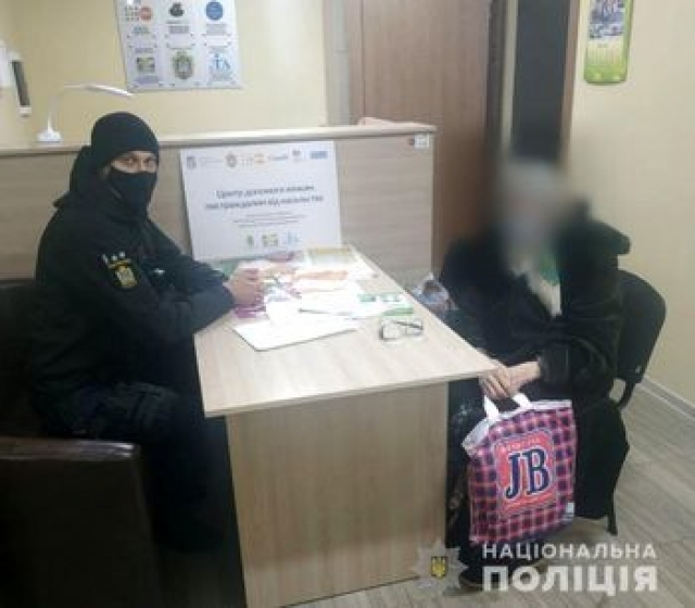 Сотрудники полиции помогли 91-летней женщине поселиться в кризисном Центре