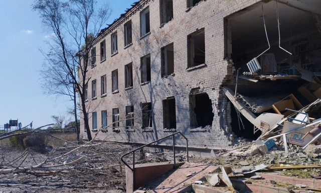 Россияне уничтожили лицей во Львово, в Томиной Балке убили мирного жителя